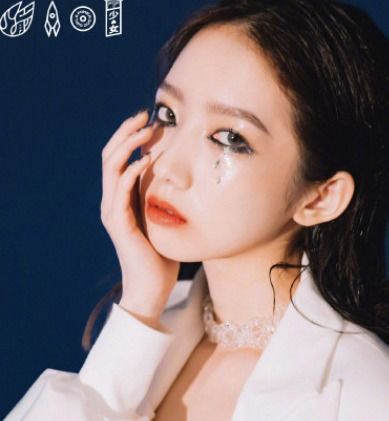 女星暗黑妆,杨超越邪魅,许佳琪冷艳,看到郑乃馨被吓到感觉