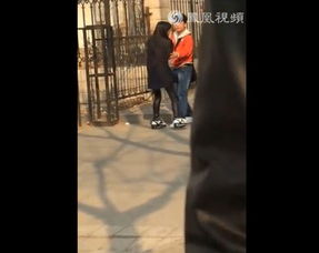 男子当街暴打女友遭路人群殴女生反倒为男友求情