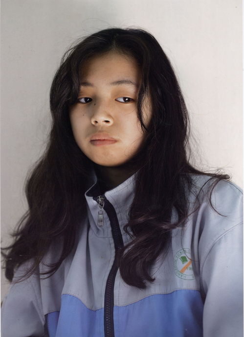 素描素材女青年头像照片
