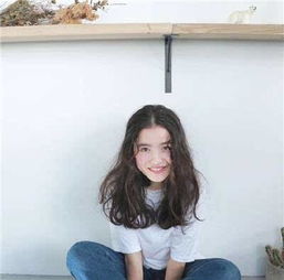山田直美13岁日法混血小模特,只要一眼你就会被她惊艳