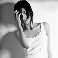 一个人寂寞qq黑白头像女生玩心我哪次不是输的遍体鳞伤