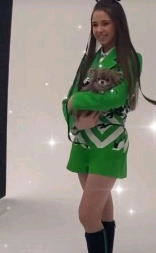 动漫少女出炉瓦利耶娃一袭绿衣仙气飘飘,k宝姿势像仙女下凡