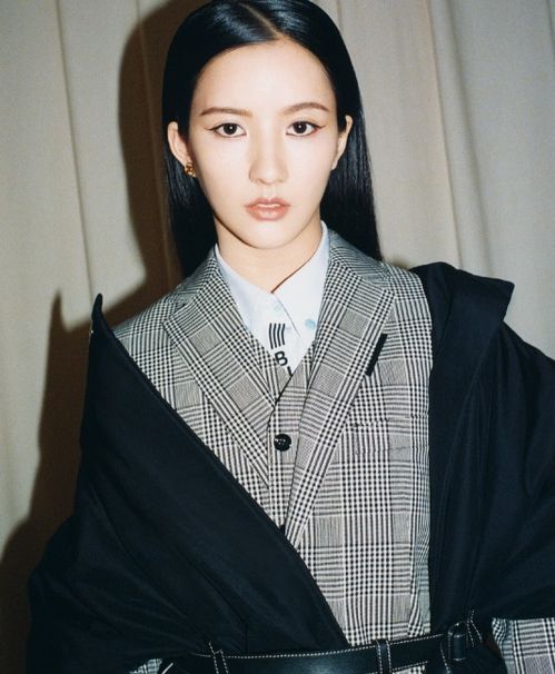 硬糖少女拍杂志封面,赵粤女王范儿,刘些宁冷艳,nene高冷造型
