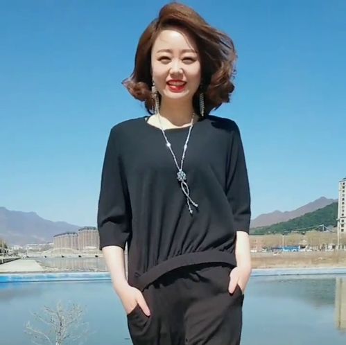 时髦又气质的美女,散发高贵优雅范儿