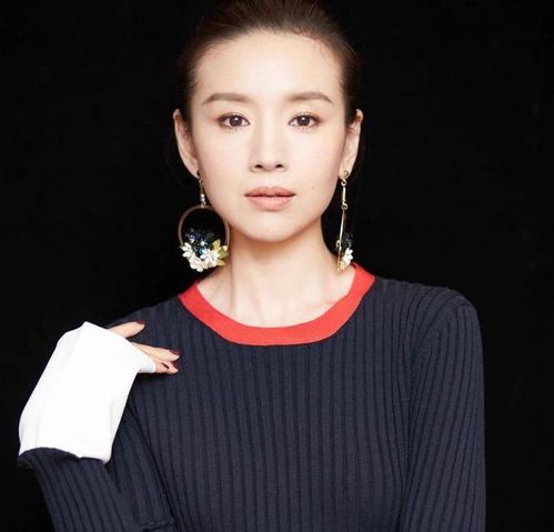 曾20岁靠春晚舞台出道,同年因一部电影名声大噪,如今活成这样