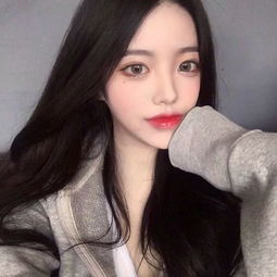 红衣金发美人