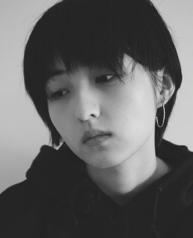 有种乖叫张子枫的手机壳,一般人不会用,05后压根不会用