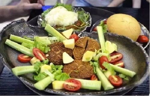 吃不完的月饼怎么办拌沙拉煮成粥,试试这些黑暗料理