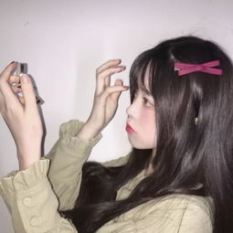 爱情里被思念围绕的女生图片