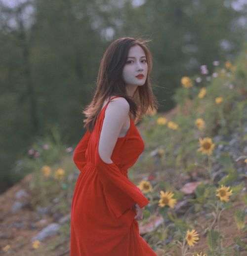 女士头像成熟金王