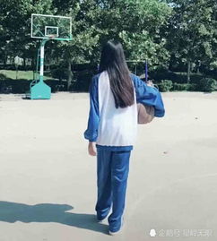 全抖音最美的校服女孩,当她转头的一瞬间,凭一个表情涨粉50万