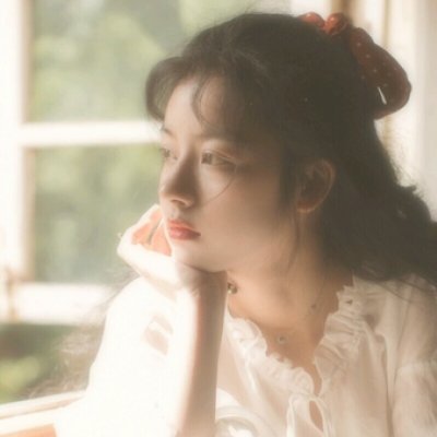 女生复古头像乐观和热爱才是生活的解药