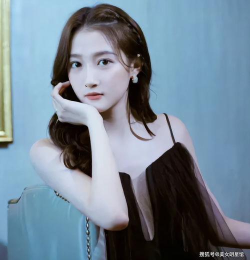 好看24岁关晓彤,邻家女孩初长成