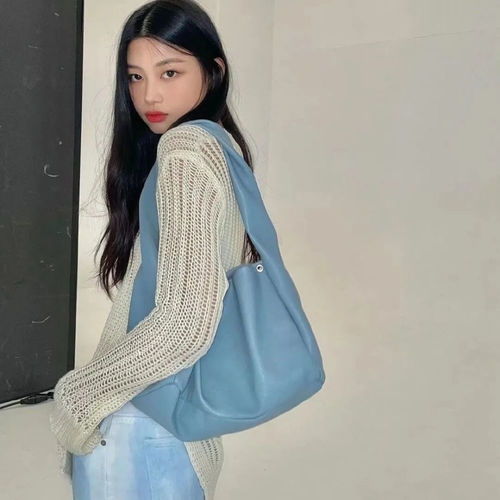 女生头像失落时悄悄伸出手和风击个掌