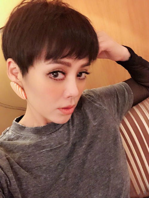跨界歌王总决赛,宁静浓妆配白色印花裙,碾压那英的男人装