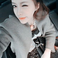 时尚阳光的女生qq头像你的离去让我看到虚伪