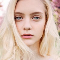 深邃眼眸的欧美女生头像是不是爱已经变得腐朽女生头像