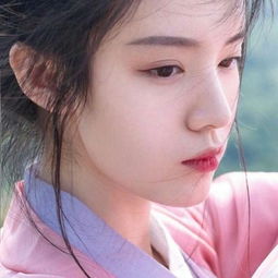 十里玉兰春更甚,古风女头晚来迟
