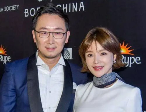 央视主持人胡蝶8年前闪婚大12岁陆川,如今40岁儿女双全很幸福