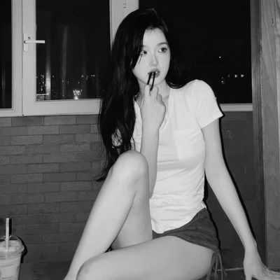 黑白头像女唯美头像