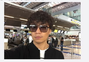 王宝强顶卷发戴墨镜造型帅酷网友发型霸气