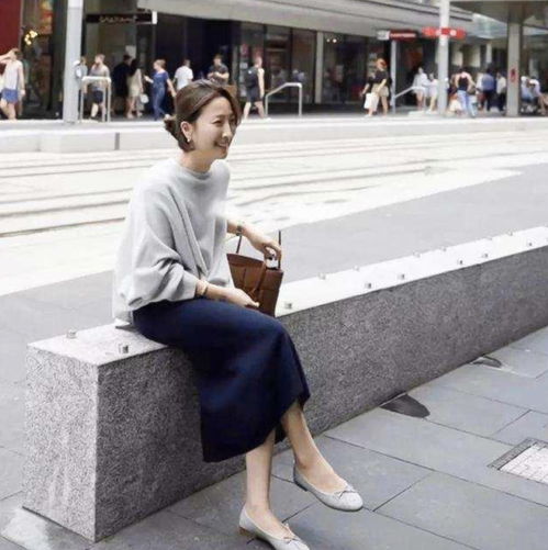 女人到中年别穿得花花绿绿,学50岁韩国主妇这么穿,优雅有高级感