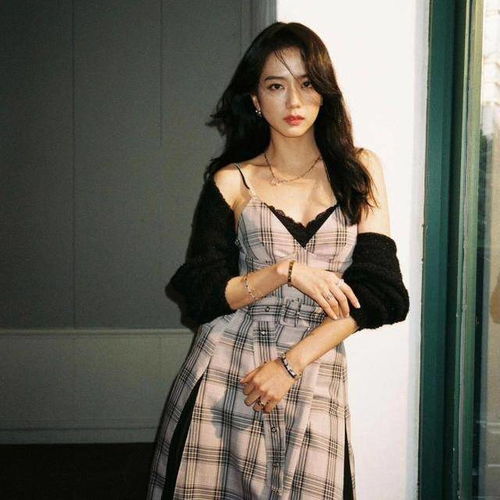 blackpink金智秀晒照,财阀女既视感,秀锁骨港风满满珠光宝气