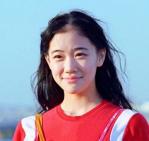 早秋的舒适与温柔,都在苍井优的这件毛衣里