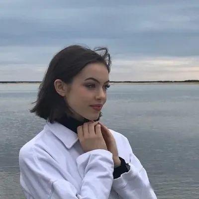 女生头像真正的快乐来自认真生活的你713