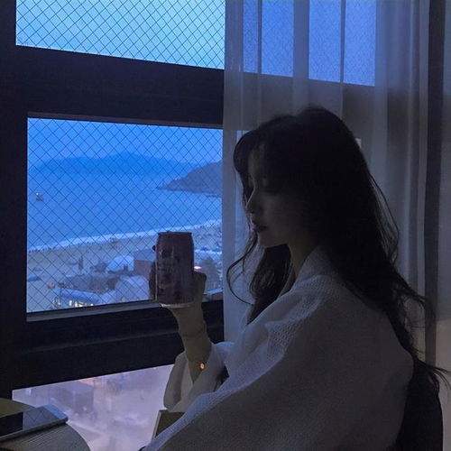 头像丨最黑的那条路总是要自己走完