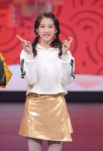 关晓彤靠综艺圈粉,穿卡通毛衣清新又甜美,衣品提升更有少女感了