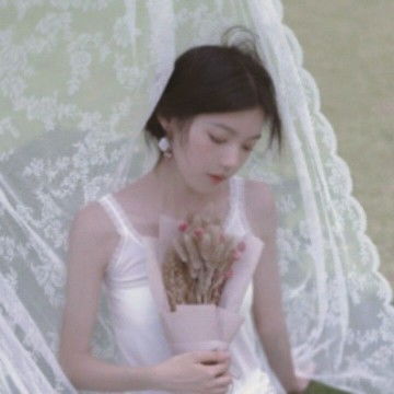 2021年最新款式女生唯美头像