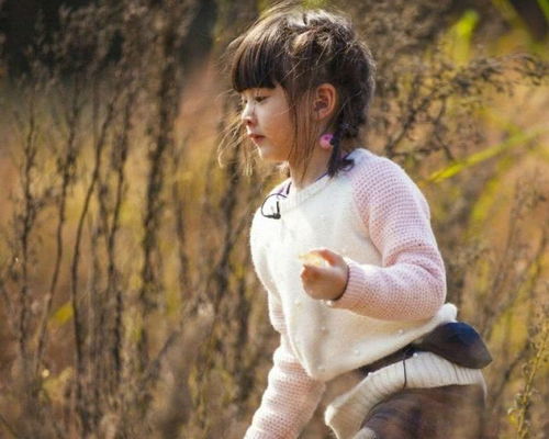 超像田亮田雨橙和父母庆12岁生日,叶一茜捧起女儿脸幸福爆棚