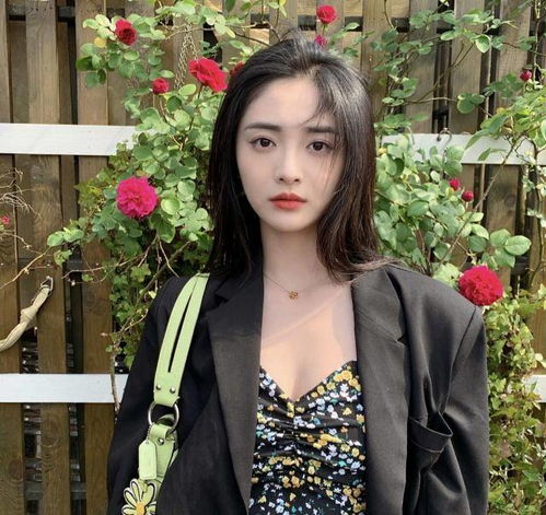 你的时尚穿搭博主周洁琼上线日常穿搭是青春元气的美少女