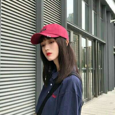 酷酷的戴帽子头像社会女戴帽子霸气范