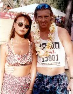 亚裔女魔头策划连环惨案,玩弄男人于股掌,一切源自重男轻女