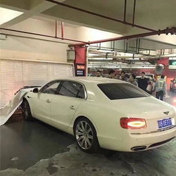 宾利撞墙,女司机到底做错了什么