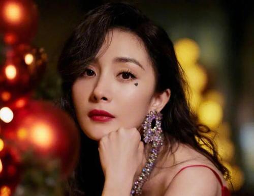 杨幂凭什么能长红十几年,黑红的背后,只有真爱粉才能读懂