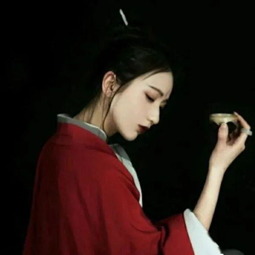 头像丨现实教会我不痛不痒不在乎不闻不问不动情