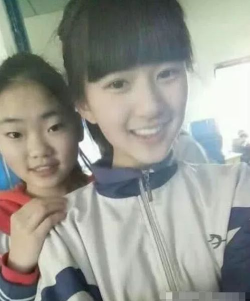 赵露思上大学开吃播参加超级女声,怼脸拍摄,五官太优越