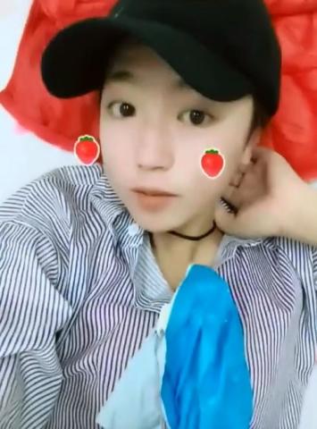 20岁网红少女身患尿毒症,靠一根管子维持生命,却坚强得让人心疼