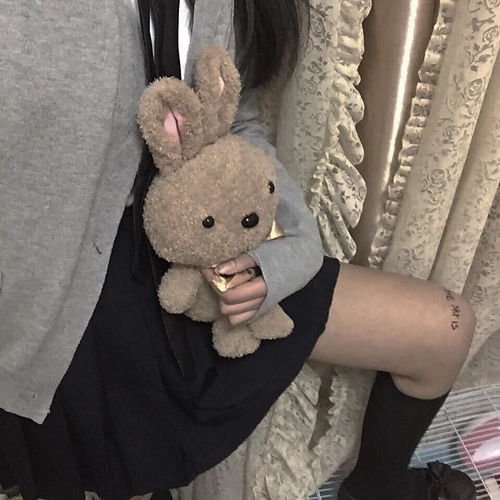 微颓真人女生头像岁月匆匆,我终究等不来你的一次回眸