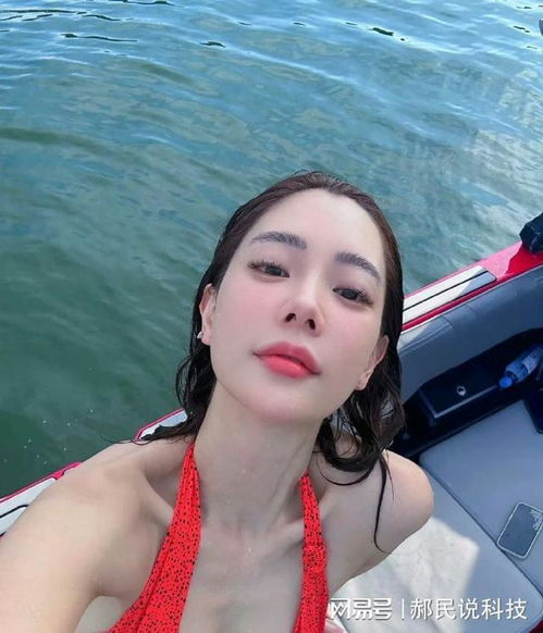 克拉拉,天生的尤物身材白色衬衫搭红色比基尼,景美人更美