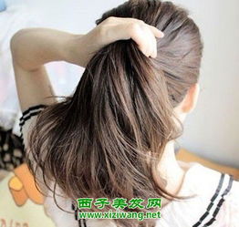 女生蓬松花苞头扎法图解