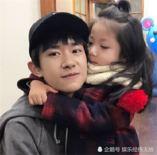 明星和小朋友拍合照,吴亦凡邓伦宠溺,看到王一博醋坛子翻了