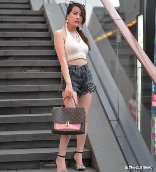 美女街拍穿休闲装的美女,白皙的长腿怎么能不喜欢