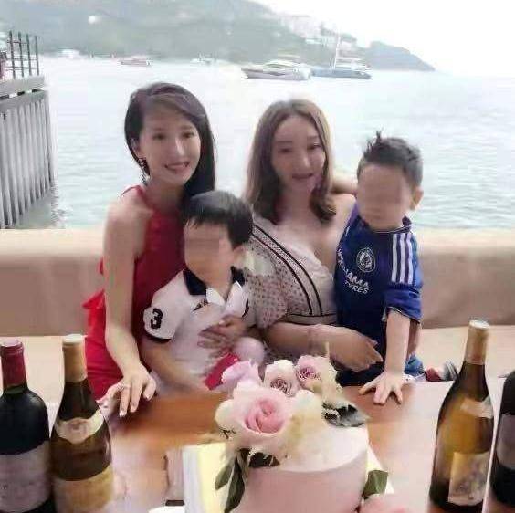 李念嫁富豪晒豪宅,对儿子太宠爱了,玩具从地面堆到天花板