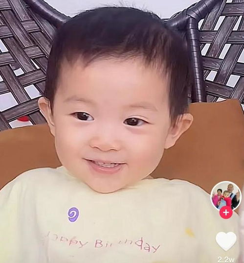 2019年,以67岁高龄产女的老人,如今靠孩子成为网红,开始带货了