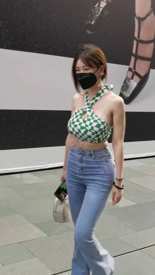 走在街头的成都美女,气质身材都太出彩,可惜没拍到正脸