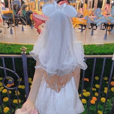 一人一半一男一女情侣头像真人可以对我好点吗我真的不想喜欢别人